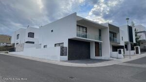 Casa Nueva En Esquina Zibata, 250 Mt2 Cons