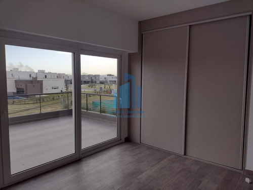 Venta Casa De 5 Ambientes En Country Terravista