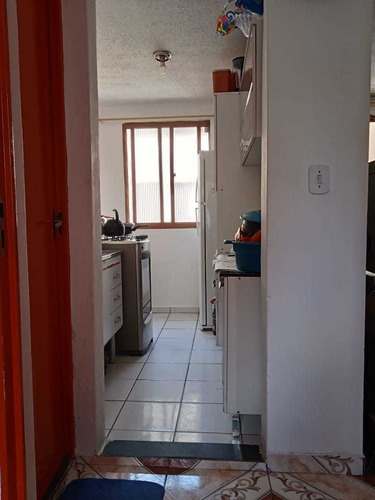 Vendo Apartamento Bem Conservado Com 2 Quartos, Ótimo Local E Bem Barato!