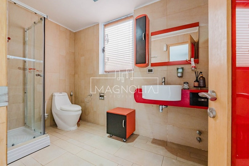 Casa En Venta De 5 Dorm. En Sector La Reserva Chicureo
