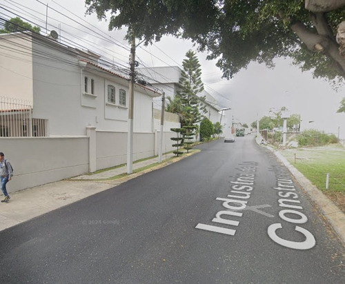 Sk01- Casa En Remate Bancario En C. Industria De La Construcción, Villas De Zapopan, Zap, Jal. (65% Debajo De Su Valor Comercial, Solo Recursos Propios)