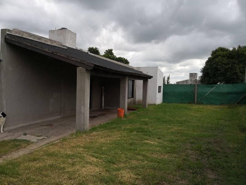 Imagen 2 de 16 de Casa De 3 Dormitorios, Cochera Doble, Galería, Parrilla, Terreno De 400 M2