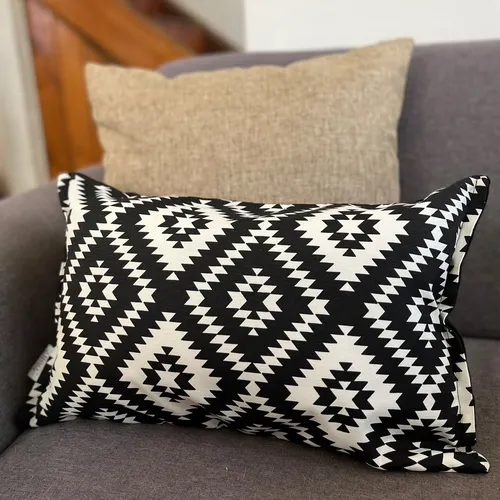Cojin Decorativo Diseño Rombo Negro 80x40 Relleno