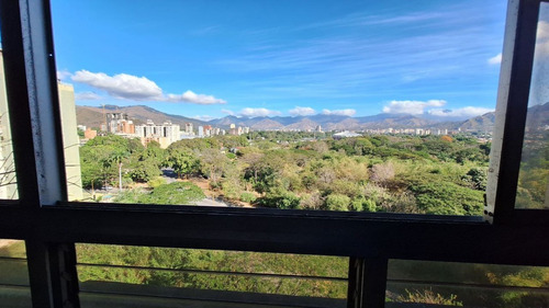 Apartamento En Venta Cerca De La Av. Bolívar Norte De Valencia 270912 Lz