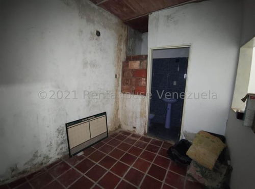 Casa En Venta En Pleno Casco Central De Turmero(1)