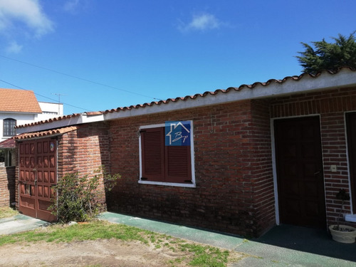 Casa En Venta, Playa Mansa, Punta Del Este- Ref: 928