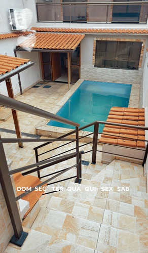 Casa Com 3 Quartos, Sendo 1 Suíte Com Banheira E Closet
