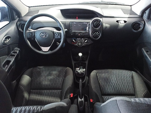 Toyota Etios Hatch X Plus 1.5 (aut) (flex)