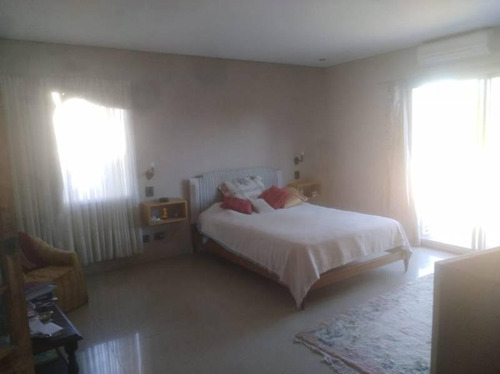 Excelente Casa En El Corazon Del Barrio!!!!
