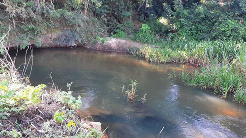 Bela Chácara Na Cidade De Baependi , Sul De Minas, 2,5 Klm Da Cachoeira De Itaúna , Casa Boa 02 Quartos, Área Gourmet, Toda Plana, Beira Do Rio . - 938