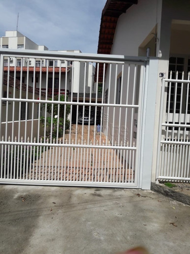 Imagem 2 de 14 de Casa A Venda No Bairro Coqueiros Em Florianopolis - V-81852