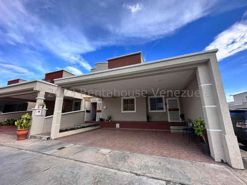 / Casa En Venta En Ciudad Roca En Prestigiosa Urbanizacion Del Este Codigo 2 - 4 - 7379/  (mehilyn Perez )