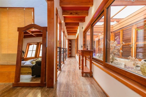 Casa En Venta De 7 Dorm. En Providencia