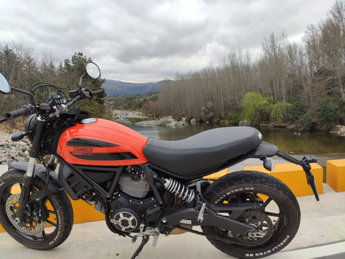 Imagen 2 de 16 de Ducati Scrambler 400 - Sixty Two Liquido