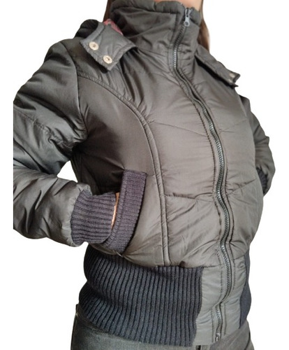 Campera Nylon Negra Con Capucha 