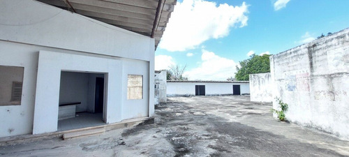 Bodega Comercial Con Amplio Patio De Maniobras ,en El Centro De Merida
