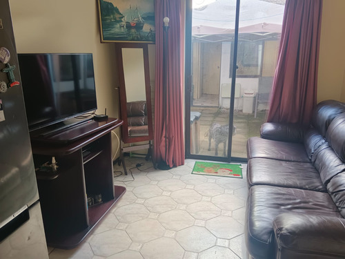 Venta De Exclusiva Residencia En Los Lirios, Collao: Comodi