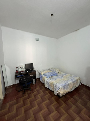 Vendo Casa 2 Dormitorios, Amplio Patio Calle Diaz Velez Y Churrarin.