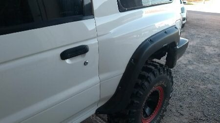 Imagem 2 de 4 de Conjunto De Alargadores De Paralamas Pajero Gls-b