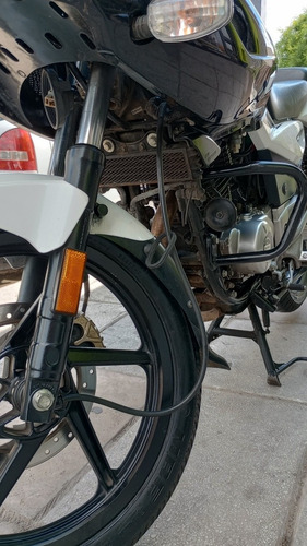 Imagen 9 de 18 de Bajaj Rowser 220 F 2015 Unica Mano Titular 25.000 Km Vtv