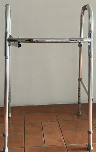 Andadera Caminadora Para Geriatría. Usado. (Usado)