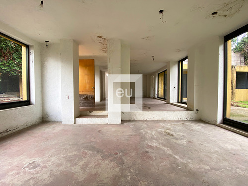 Terreno En Venta En Privada En La Zona De Lomas Altas