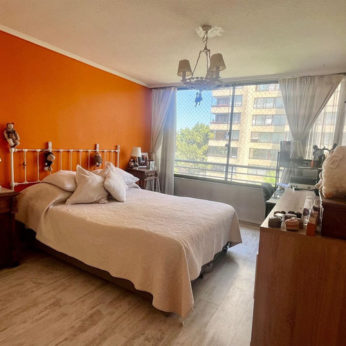 Departamento En Venta De 3 Dorm. 2 Baños En Las Condes