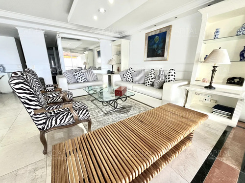 Apartamento En Venta En Edificio Espigon Frente Al Puerto