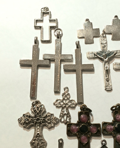 Surtido De 21 Cruces Insumos, Bijou Rosarios