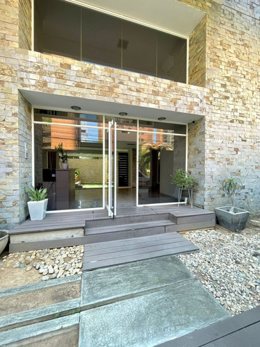 Imagen 2 de 27 de Av-1020 Zona Este Penthouse Edificio Alfa Sector La Lago