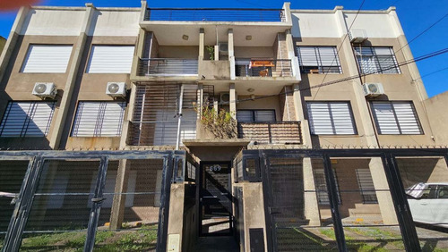 Venta Departamento 2 Ambientes Con Cochera Bernal