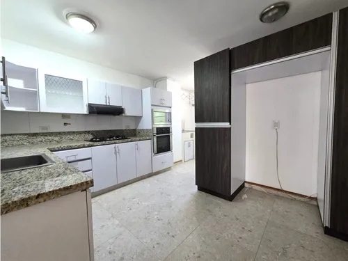 Vive En Laureles A Pasos De Santa Teresita, Excelente Distribución