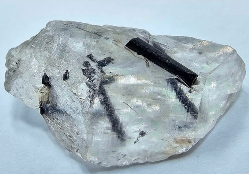 Cristal De Quartzo Com Inclusão De Turmalina ( Raro ) N4363 (Usado)