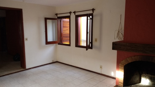 Impecable Casa Moderna 2 Plantas, Sobre Calle Uruguay