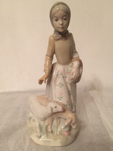 Figura De Niña Con Borregos De Porcelana Española