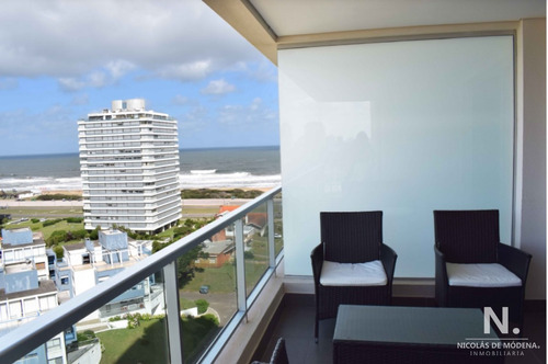 Vende Apartamento Con Vista Al Mar. De 2 Dormitorios En Edificio Con Servicios Premium