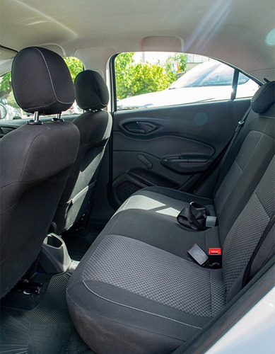 Imagen 13 de 18 de Chevrolet Onix 1.4 Lt