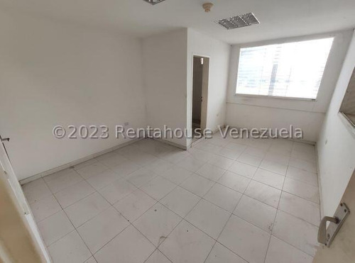 Amplio Galpon Industrial En Venta En El Centro De Barquisimeto, Con Finos Acabados, Ideal Para Almacen O Empresa Del Ramo Industrial 2 3 - 2 5 6 3 7 , Francisco Rojas Norscia Rentahouse, Compra Ahora!