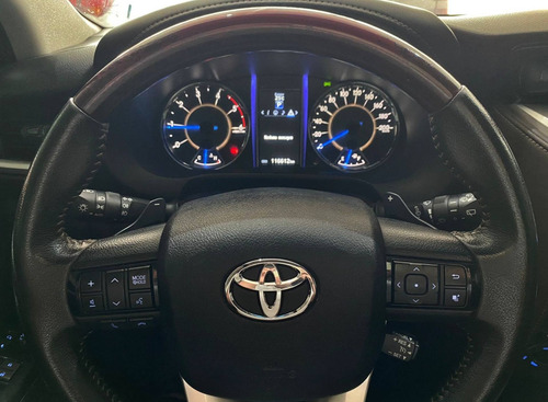 Imagem 4 de 15 de Toyota Hilux Sw4 2.8 Srx 4x4 7 Lugares 16v Turbo