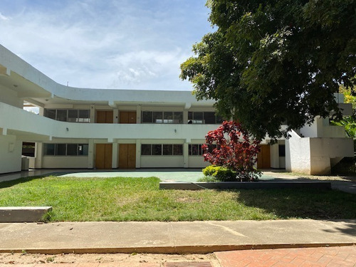Imagen 10 de 30 de Venta De Edificio Educacional En Prados Del Este, Para Colegio O Preescolar Con 12 Salones Mas Patio Amplio Al Aire Libre, Mas Casa Anexa