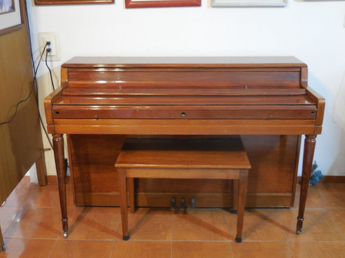 Piano Wurlitzer Con Banquillo En Excelentes Condiciones (Usado)