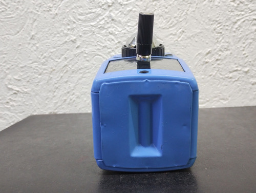 Sacapuntas De Mesa Para Lápiz Metálico Manual Con Sujetador (Usado)