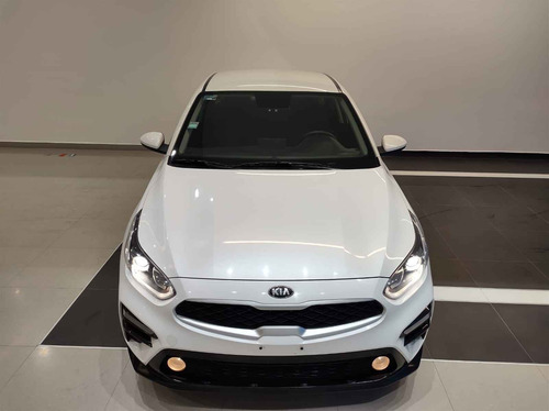Imagen 6 de 11 de Kia Forte 4 Pts Lx 20l Ta A/ac F Niebla R-16