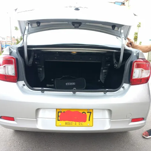 Renault Logan 1.6 Expression / Life +