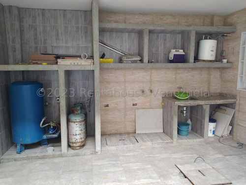 Imponente Townhouse En Venta Karol Home Av. Aragua Con Pozo De Agua Keg2331055