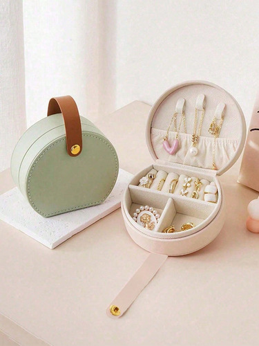 La Caja De Joyería Fanática Es Sencilla En Medio Círculo.