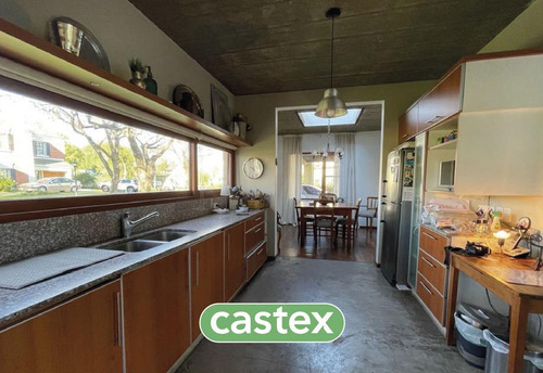 Imagen 3 de 23 de Casa De Cuatro Ambientes En Venta En La Lomada