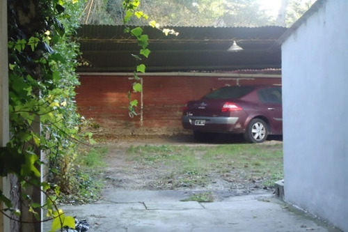 Imagen 4 de 4 de Local Comercial Sobre Av. Bs. As Con Baño Y Deposito Estacionamiento Dentro Del Predio 1 Baño