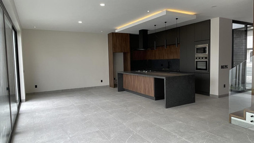 Casa En Venta En Condominio La Reserva, Valle De Juriquilla, 4 Recámaras, Acabados De Lujo