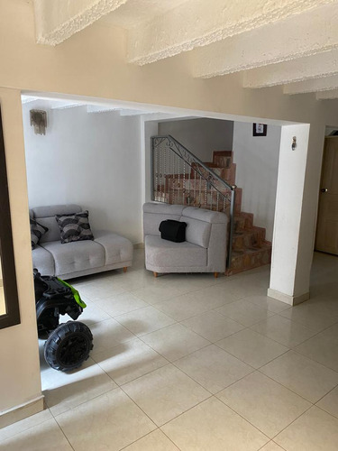 Venta De Hermosa Casa De Dos Niveles En El Barrio Villa Andrea